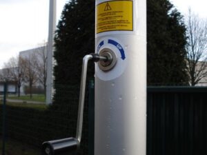 Mât conique antivol manivelle